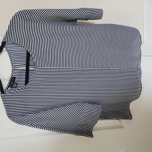 Simply styled loose fitting blue and white stripes blouse Medium